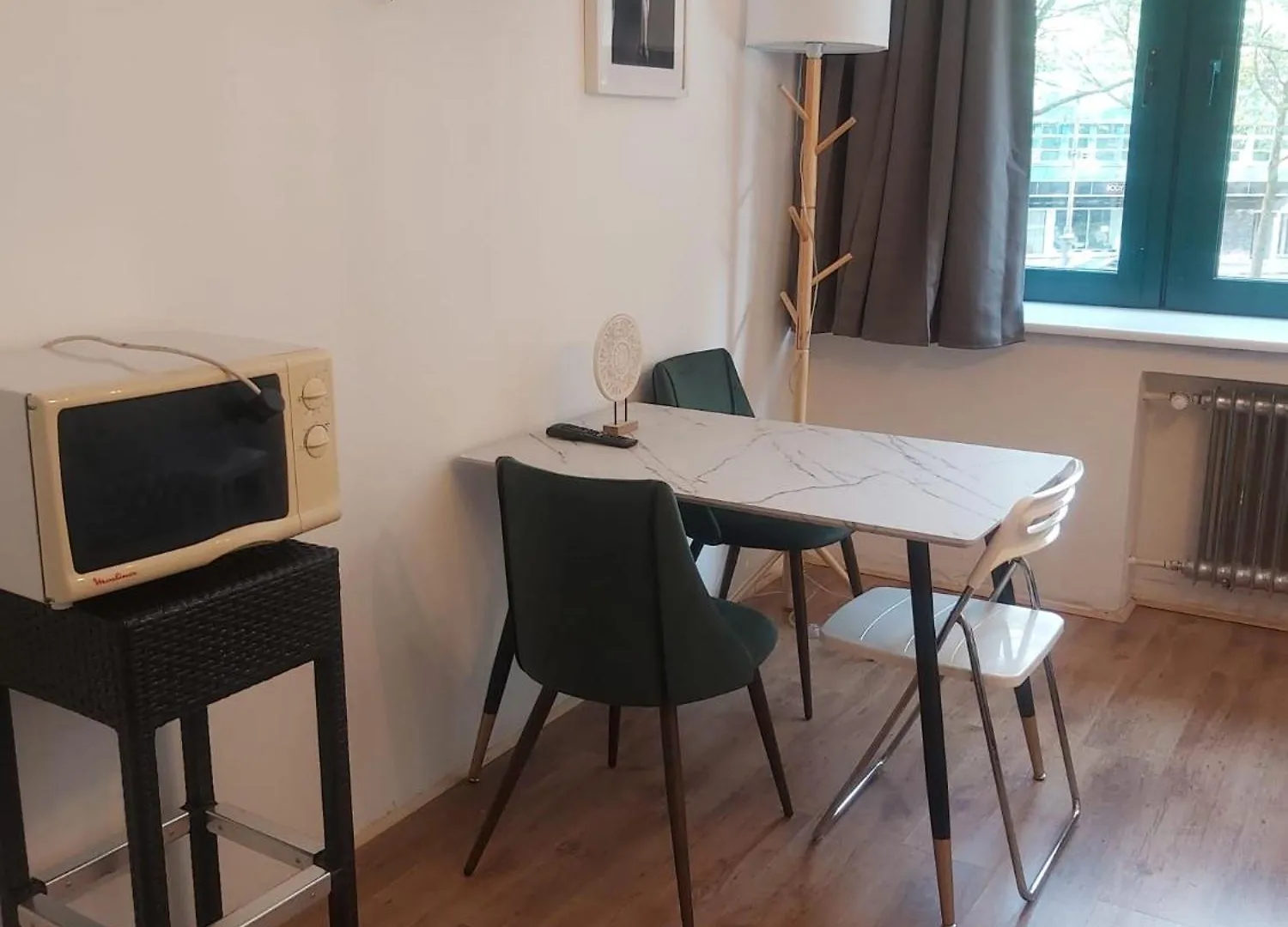 *** Comfortable 30M2 Studio Hansaring 19 *** Mediapark / Cologne Messe / Dom Apartment